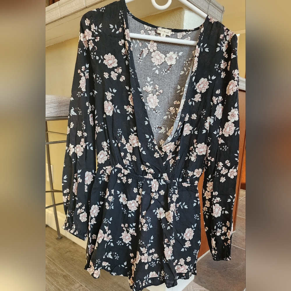 EUC- black, cream, pink. Deep V neck romper! So 😍 cute. Size Medium